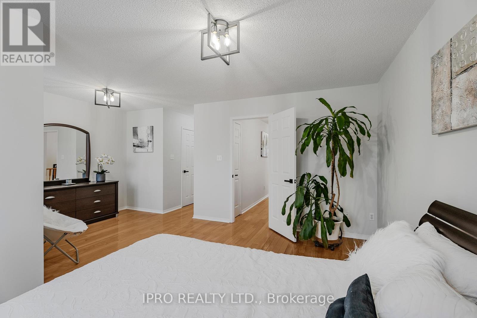 5466 Bullrush Drive, Mississauga, Ontario  L5V 1Z1 - Photo 19 - W12149680