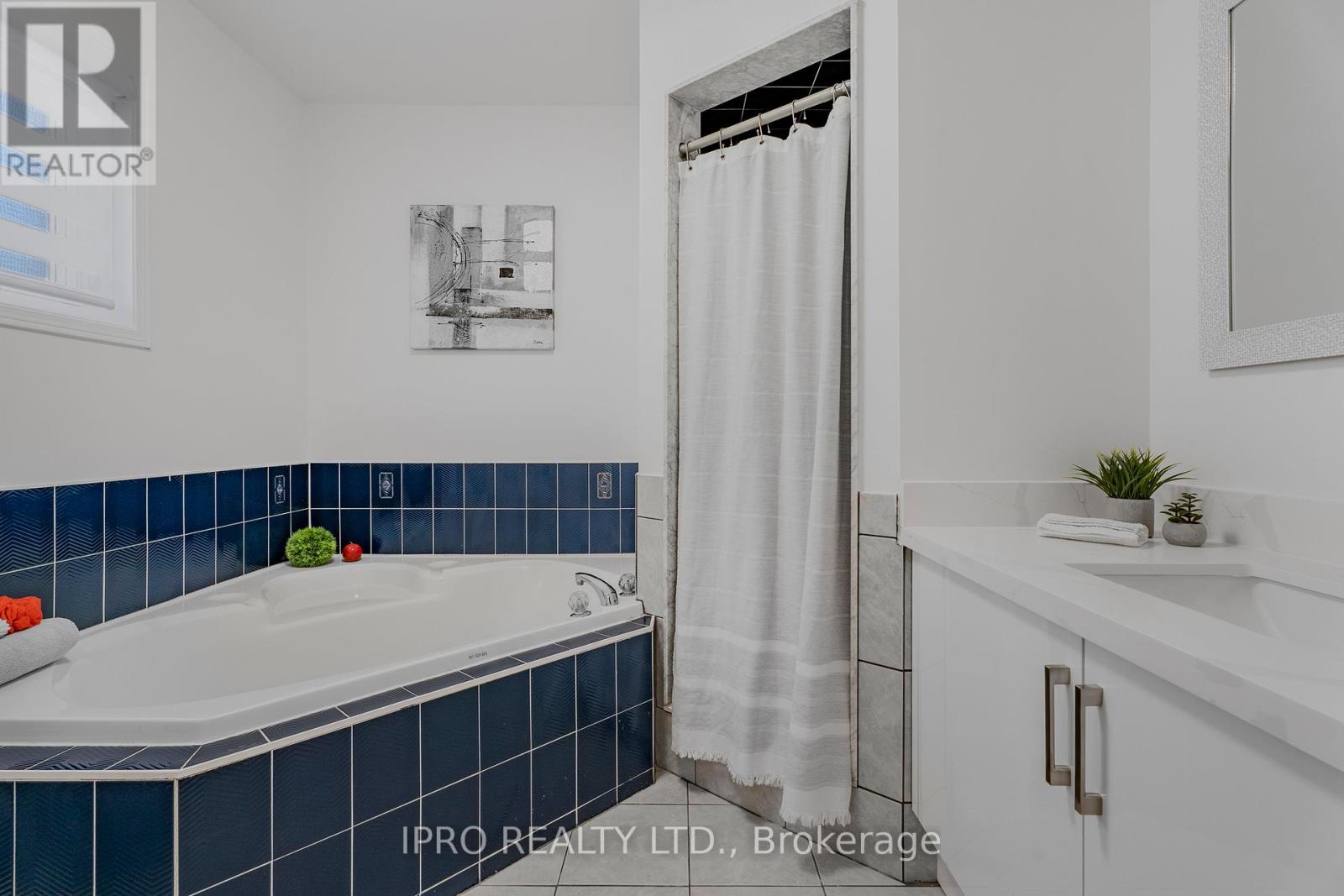 5466 Bullrush Drive, Mississauga, Ontario  L5V 1Z1 - Photo 21 - W12149680