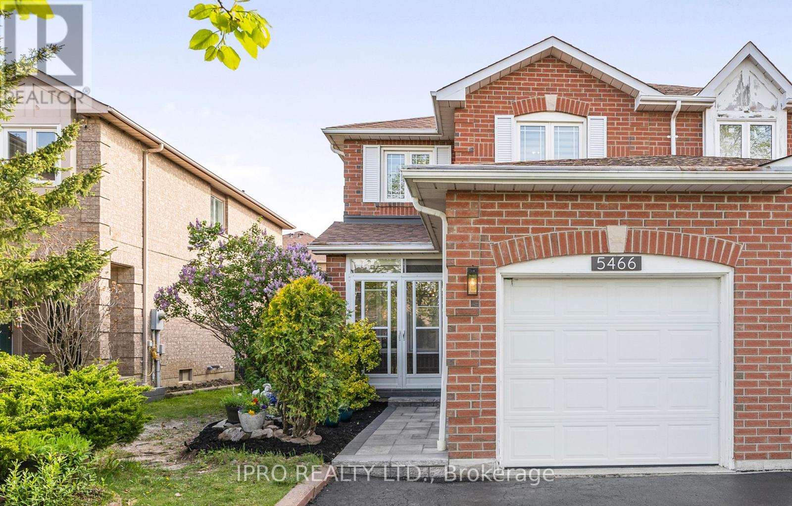 5466 Bullrush Drive, Mississauga, Ontario  L5V 1Z1 - Photo 3 - W12149680