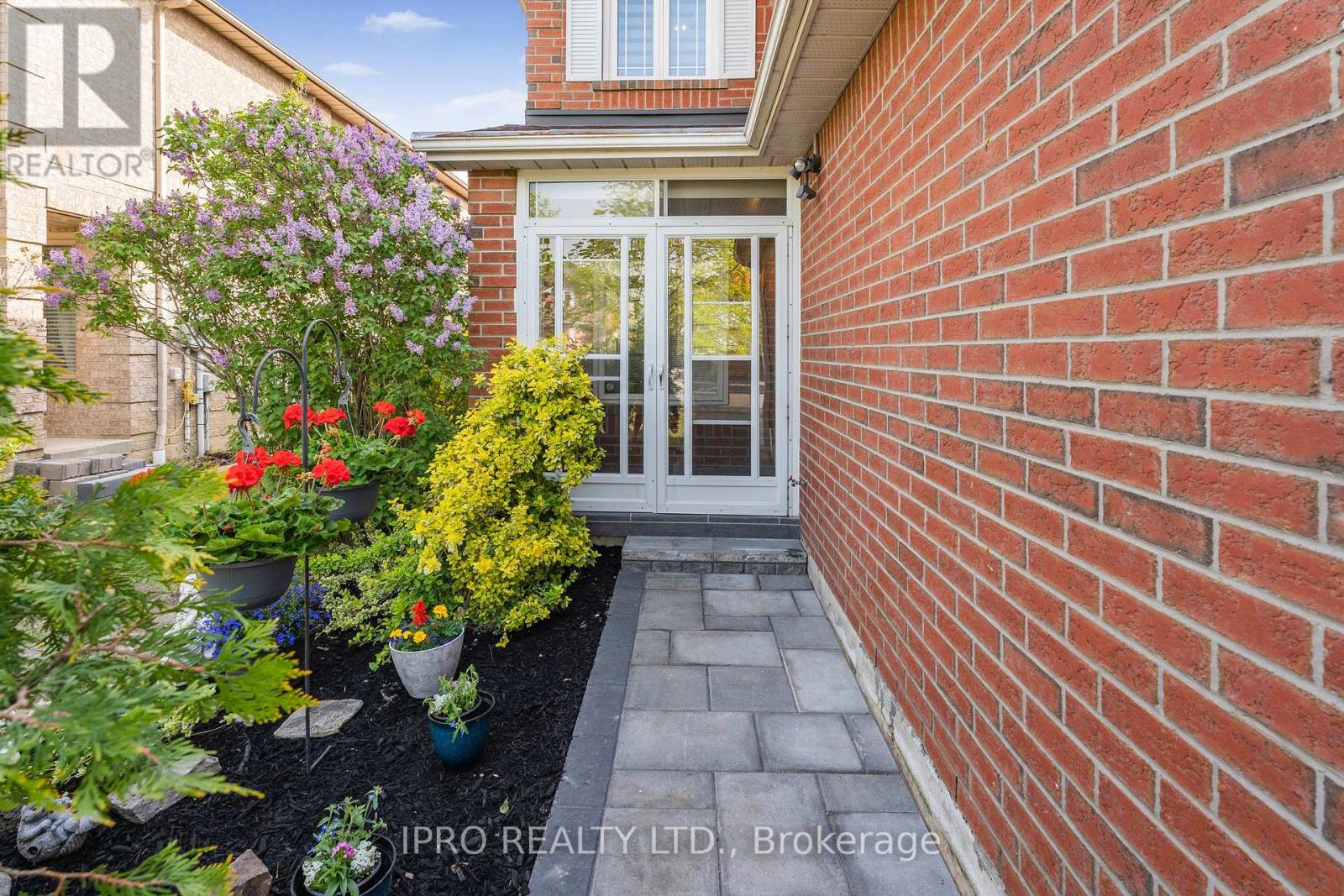 5466 Bullrush Drive, Mississauga, Ontario  L5V 1Z1 - Photo 4 - W12149680
