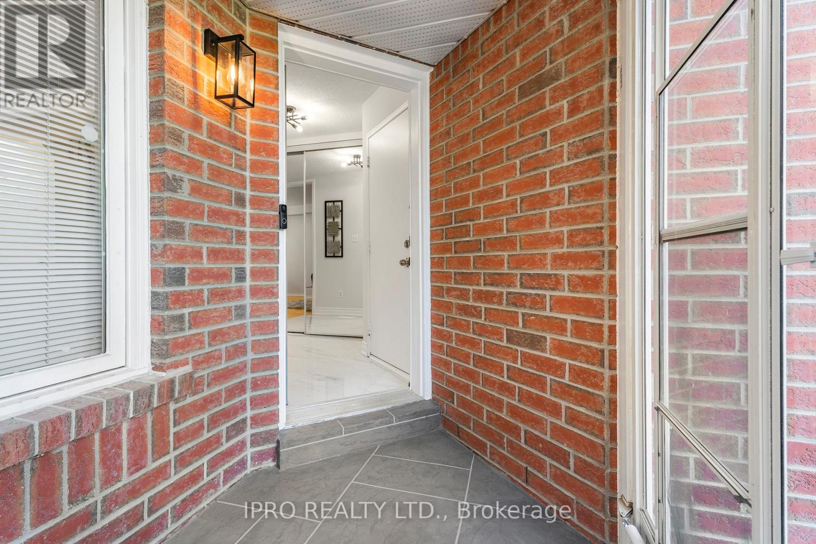 5466 Bullrush Drive, Mississauga, Ontario  L5V 1Z1 - Photo 5 - W12149680