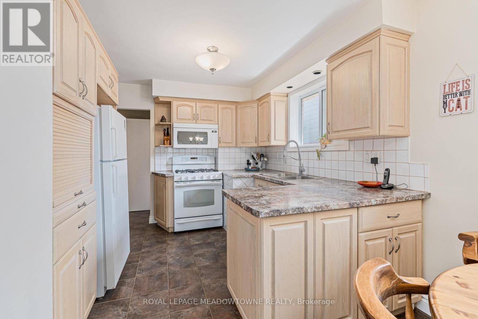 30 Greystone Crescent, Halton Hills, Ontario  L7G 1G9 - Photo 12 - W12149695