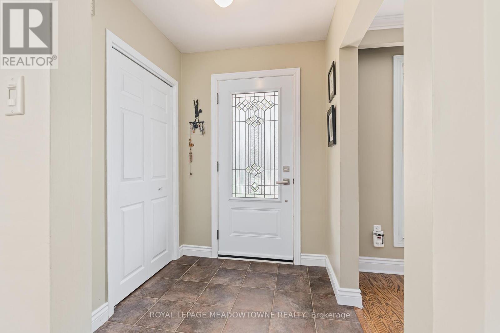 30 Greystone Crescent, Halton Hills, Ontario  L7G 1G9 - Photo 5 - W12149695