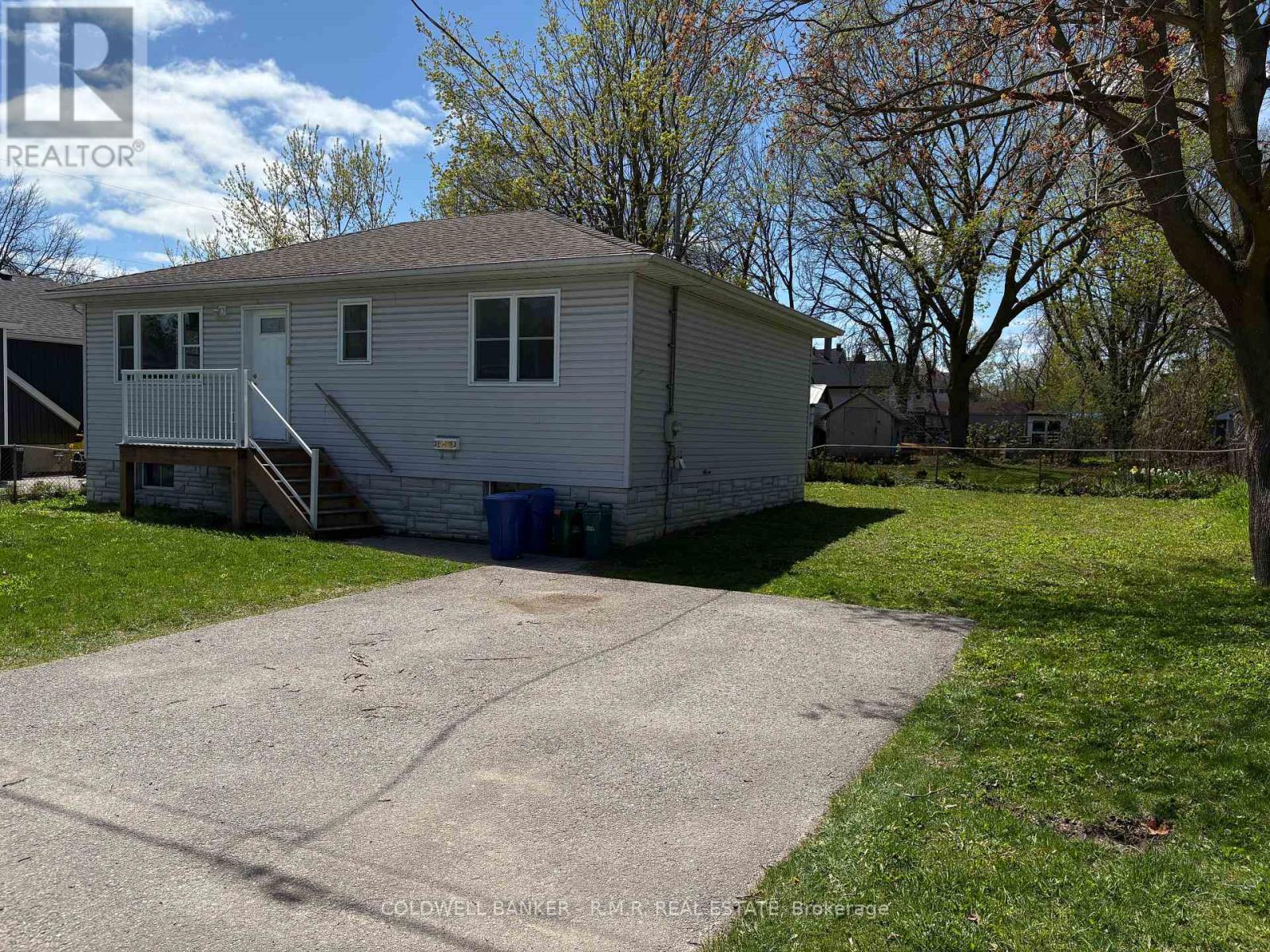 33 Douglas Street, Orillia, Ontario  L3V 5Y4 - Photo 2 - S12149769