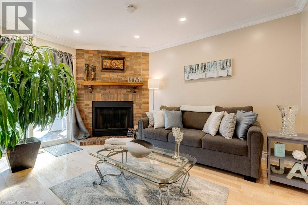 Property at 3226 VALCOURT Crescent image 5