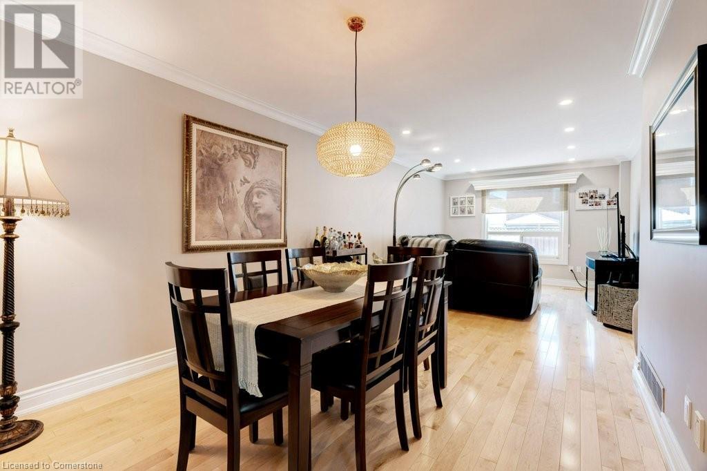 Property at 3226 VALCOURT Crescent image 2