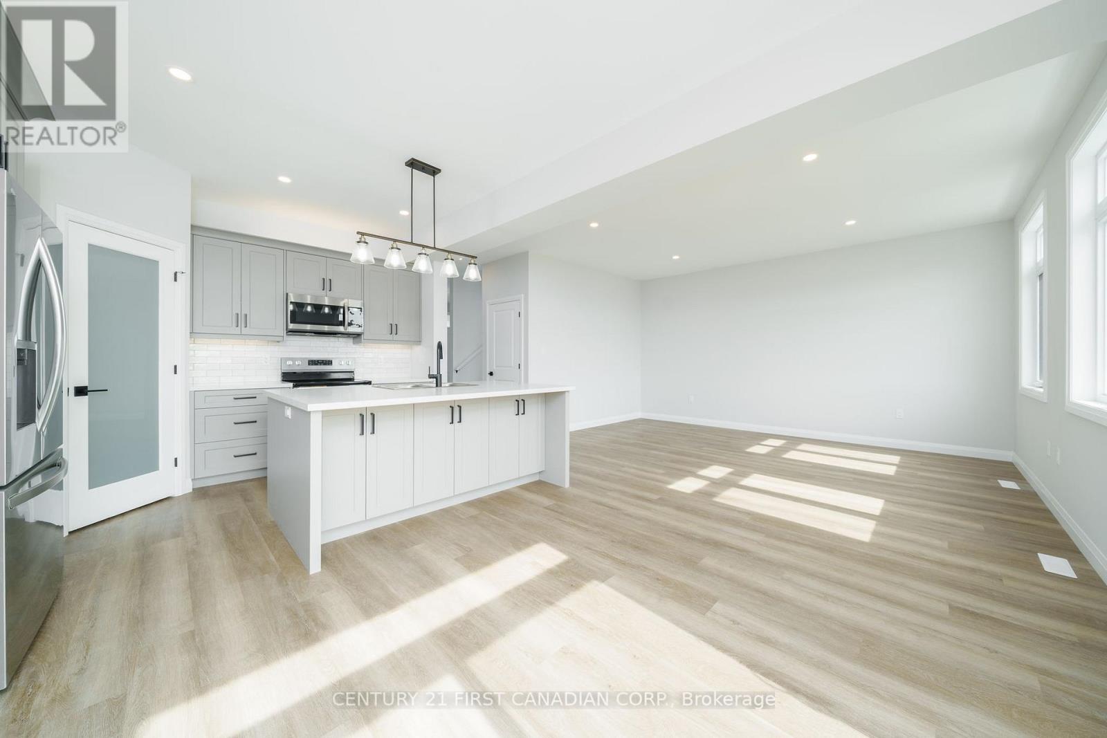6 Sheldabren Street, North Middlesex, Ontario  N0M 1A0 - Photo 10 - X12149780