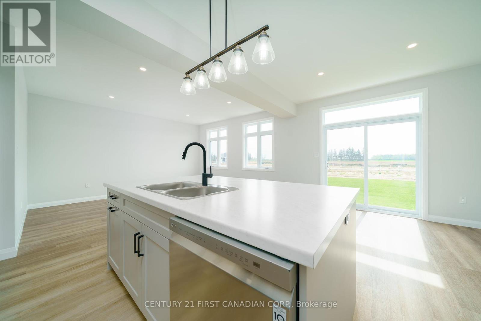 6 Sheldabren Street, North Middlesex, Ontario  N0M 1A0 - Photo 11 - X12149780