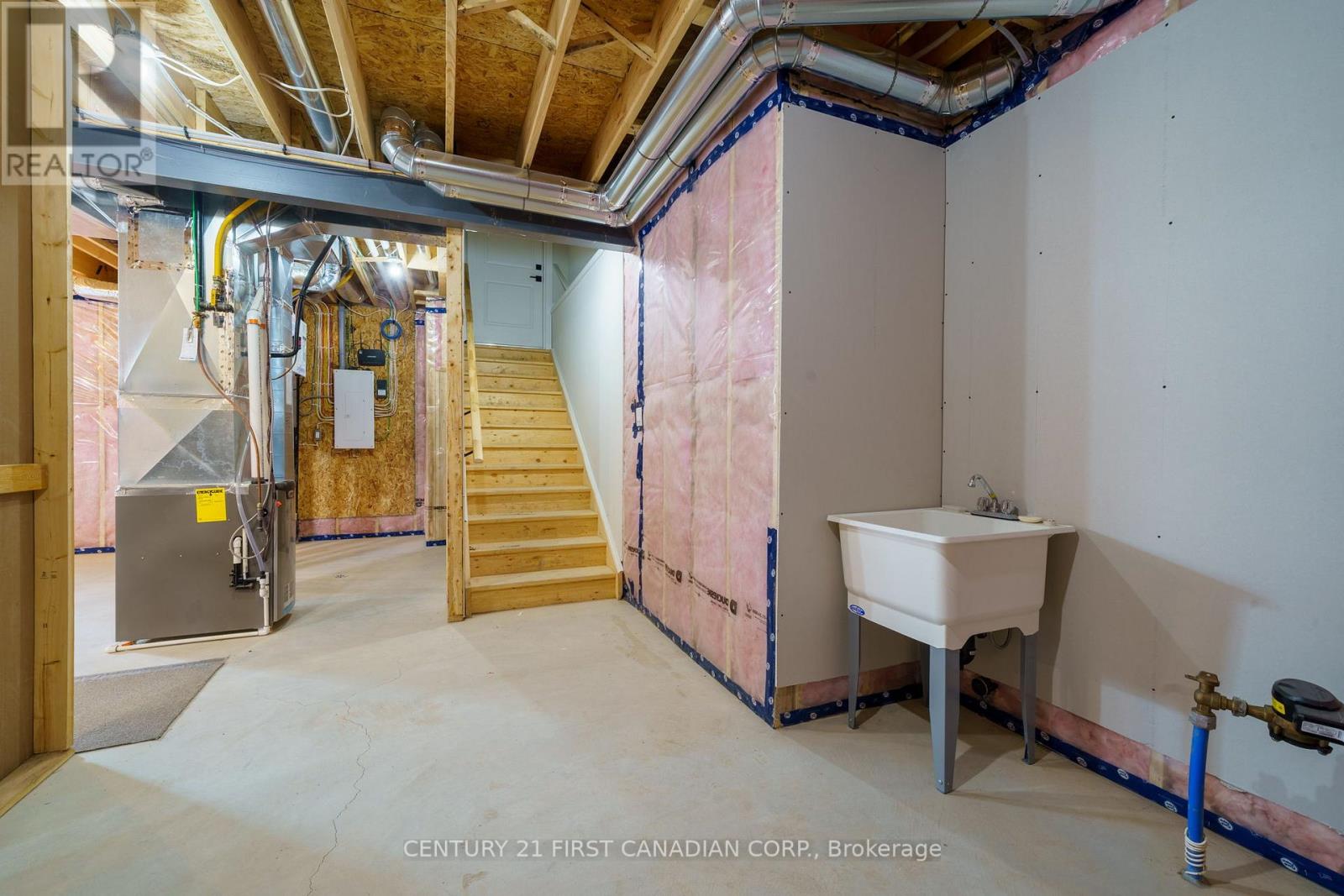 6 Sheldabren Street, North Middlesex, Ontario  N0M 1A0 - Photo 26 - X12149780