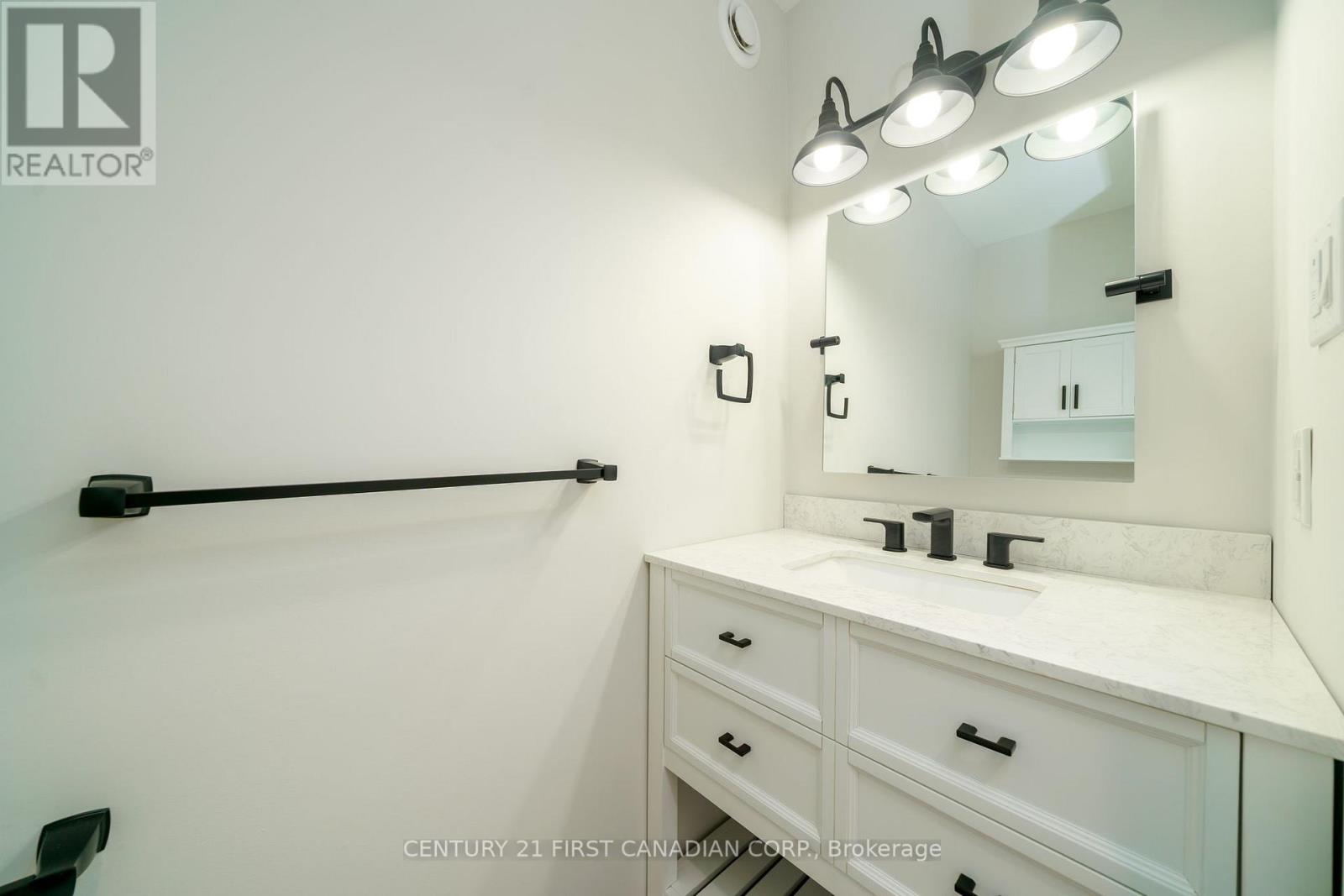 6 Sheldabren Street, North Middlesex, Ontario  N0M 1A0 - Photo 6 - X12149780
