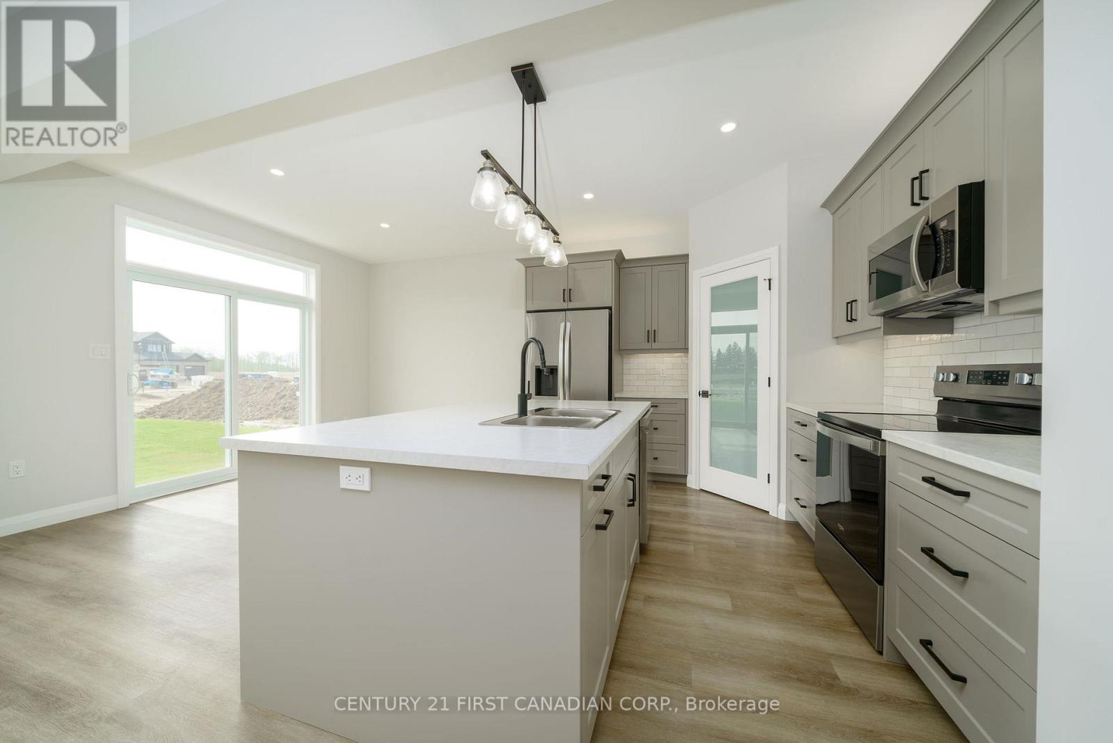 6 Sheldabren Street, North Middlesex, Ontario  N0M 1A0 - Photo 8 - X12149780