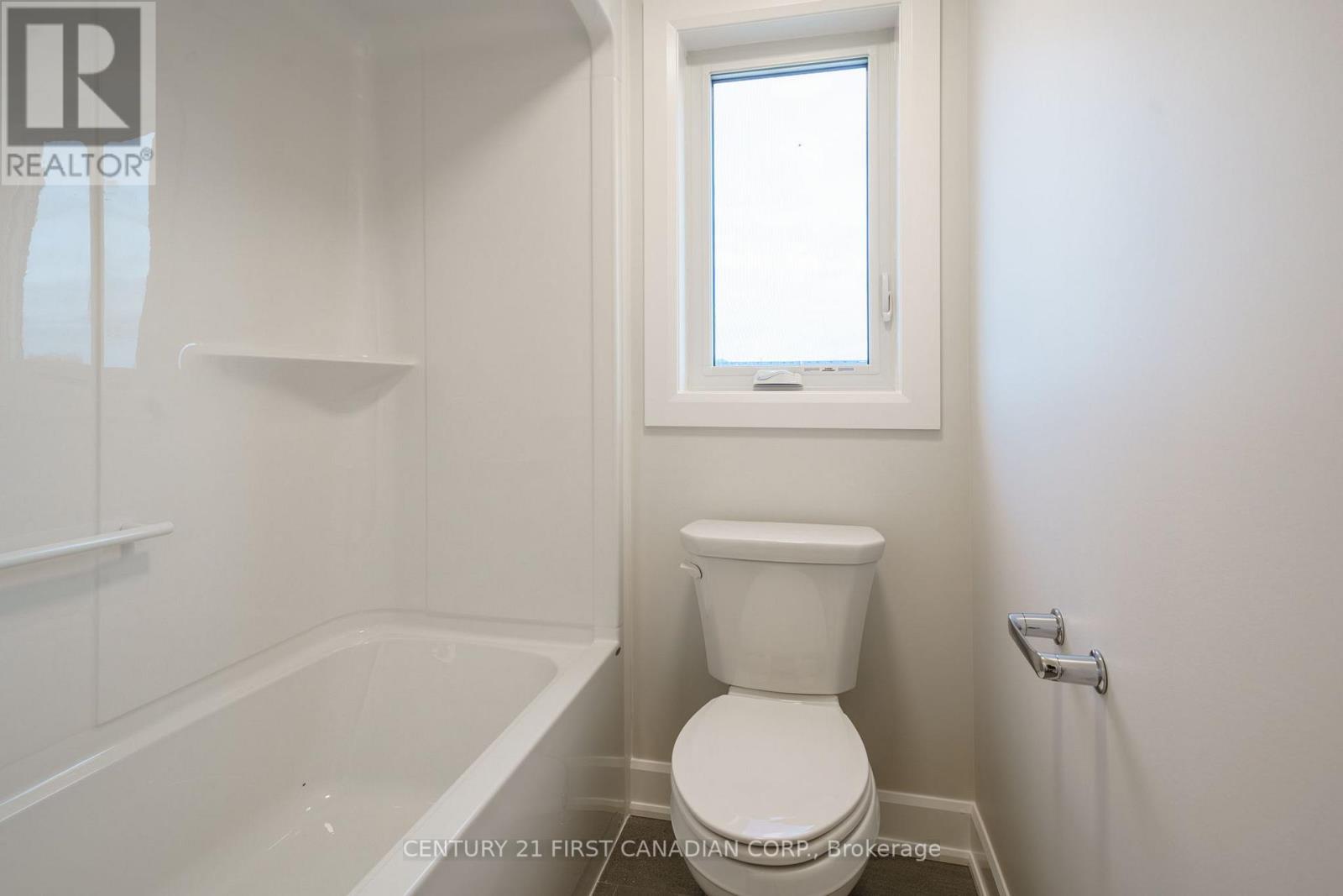 27 Postma Crescent, North Middlesex, Ontario  N0M 1A0 - Photo 15 - X12149846