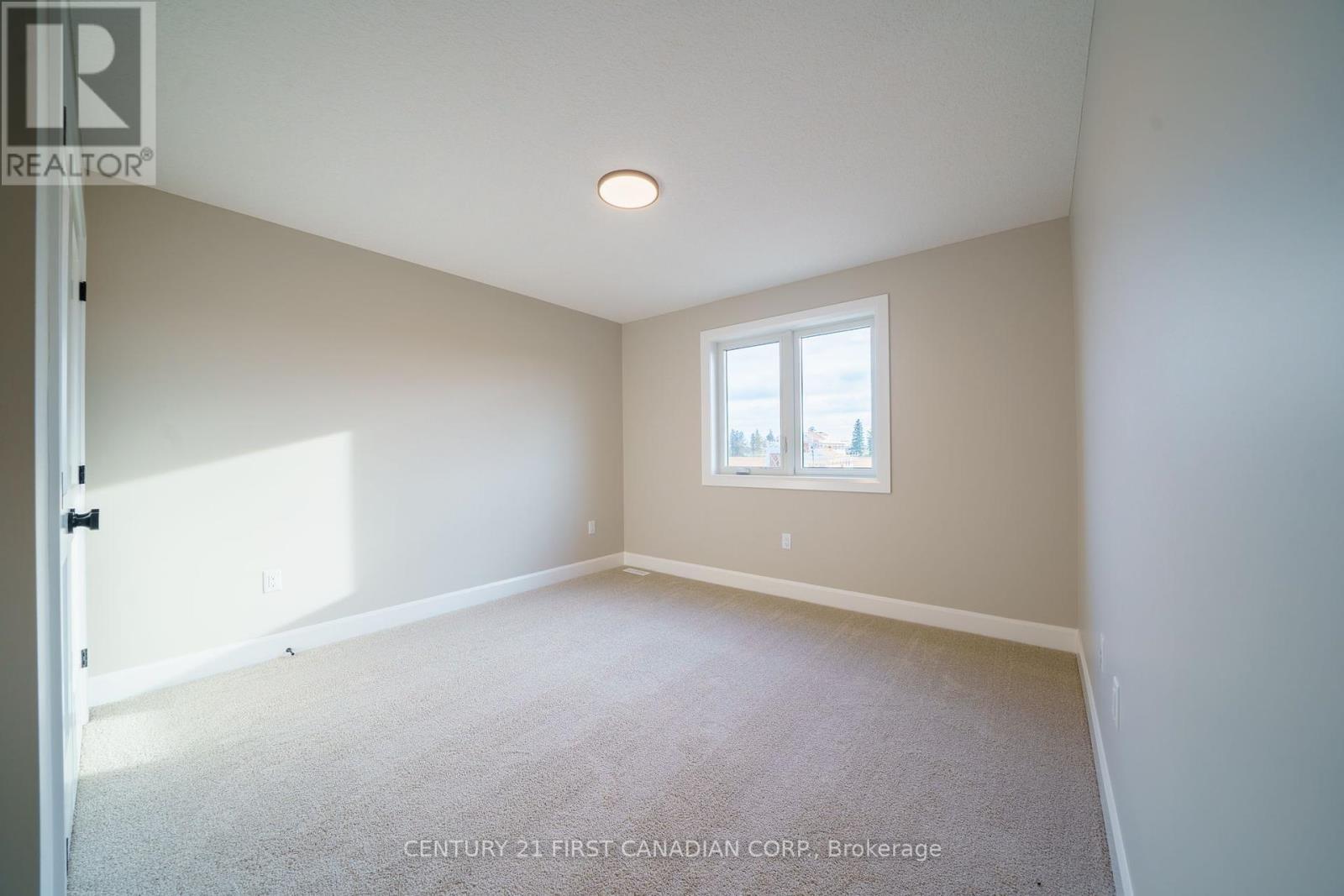 27 Postma Crescent, North Middlesex, Ontario  N0M 1A0 - Photo 21 - X12149846