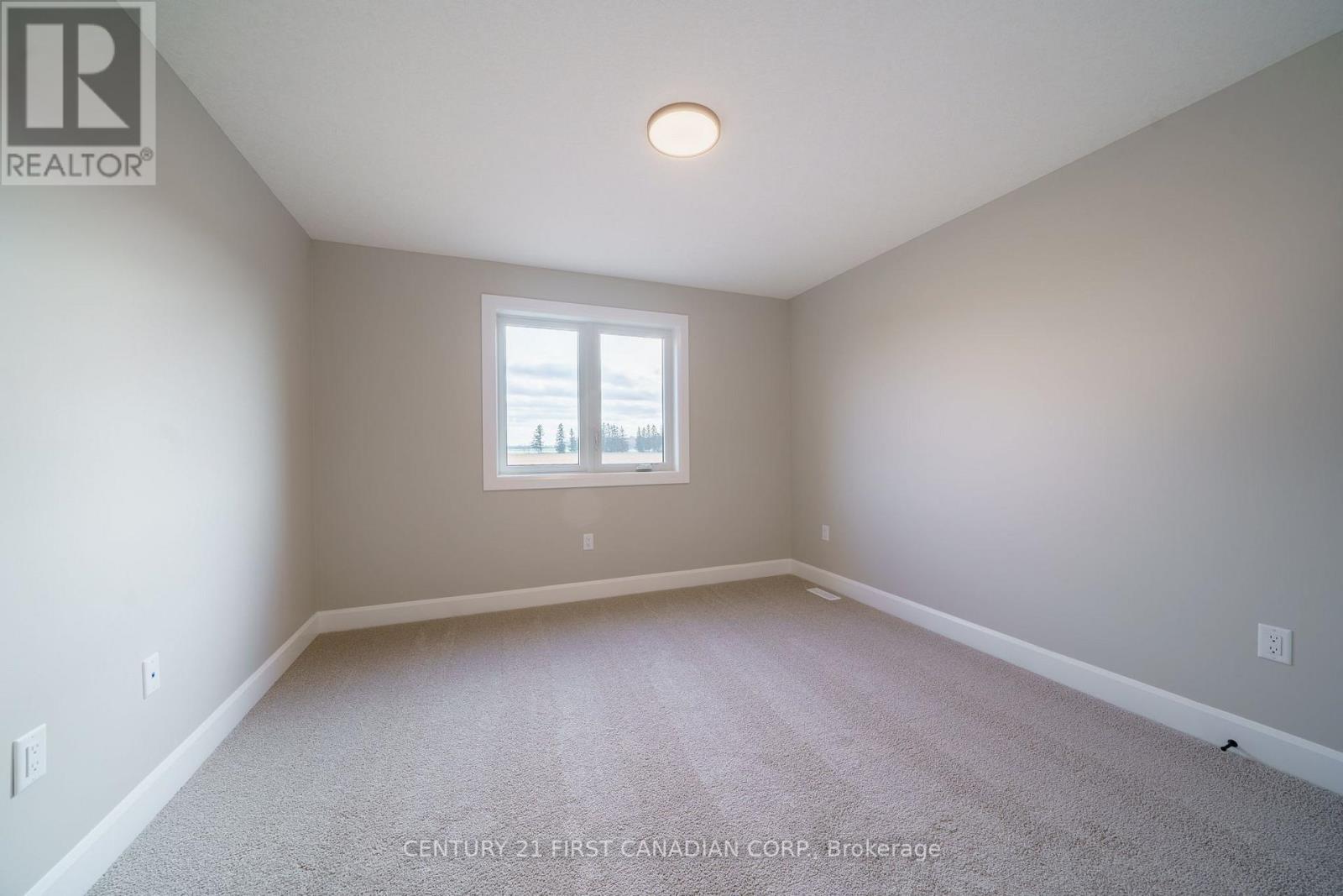 27 Postma Crescent, North Middlesex, Ontario  N0M 1A0 - Photo 23 - X12149846