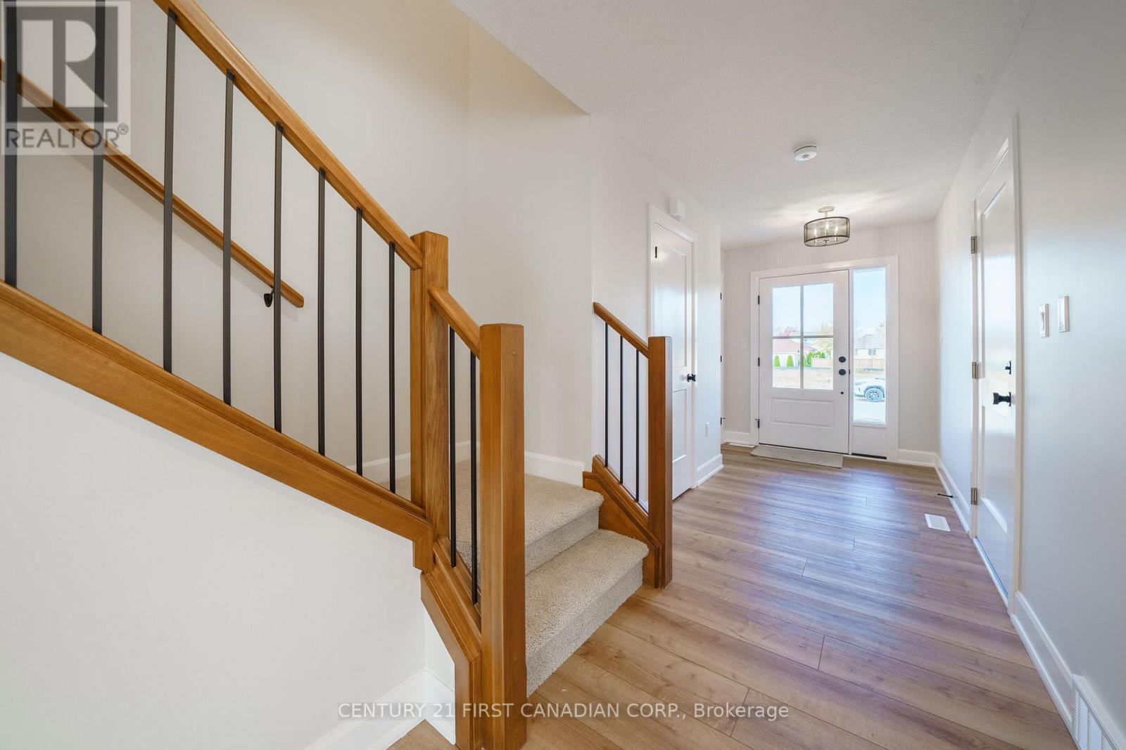 27 Postma Crescent, North Middlesex, Ontario  N0M 1A0 - Photo 3 - X12149846