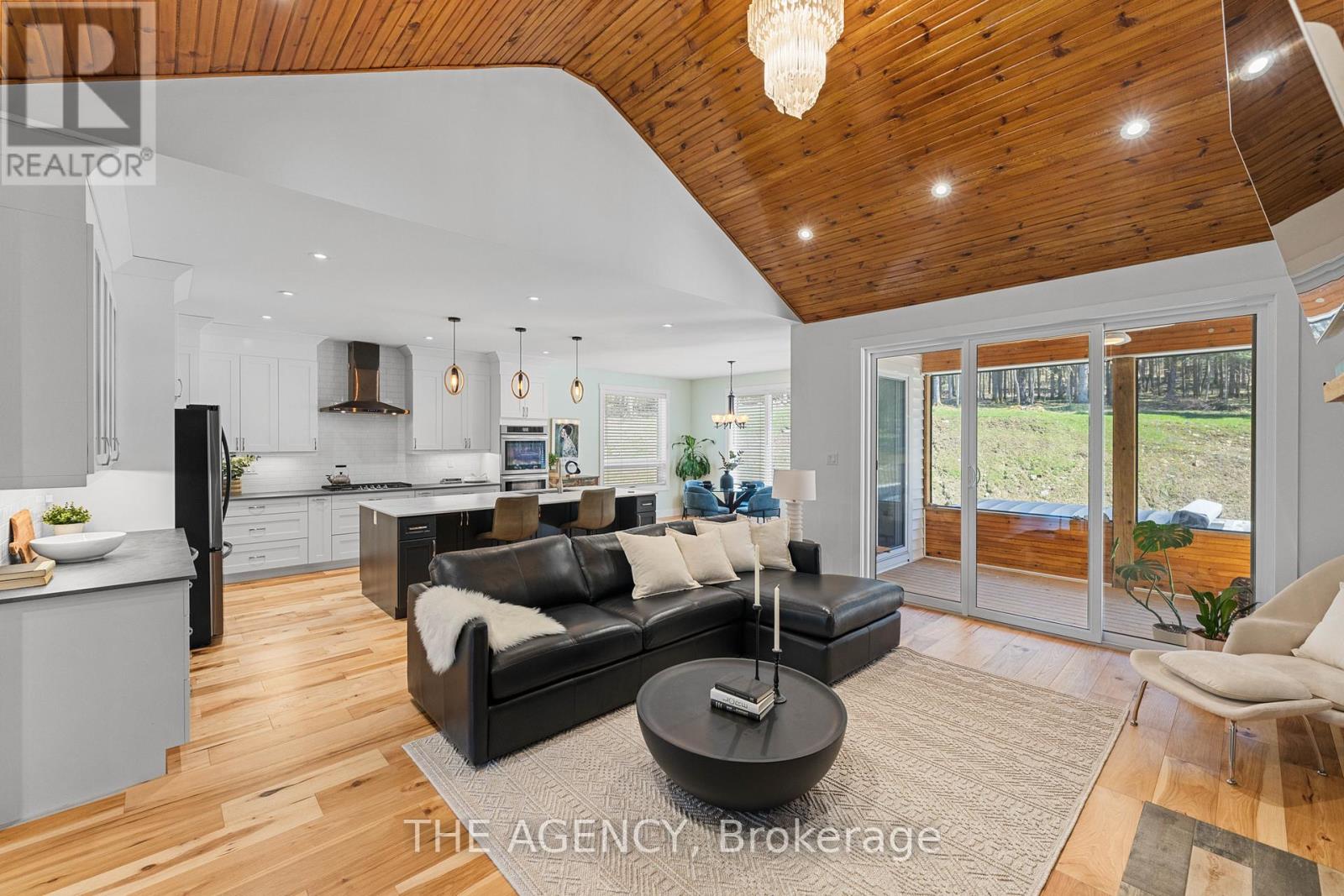165 Bowyer Road, Huntsville, Ontario  P1H 2J4 - Photo 1 - X12149692