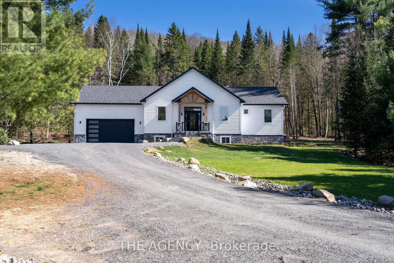 165 Bowyer Road, Huntsville, Ontario  P1H 2J4 - Photo 2 - X12149692