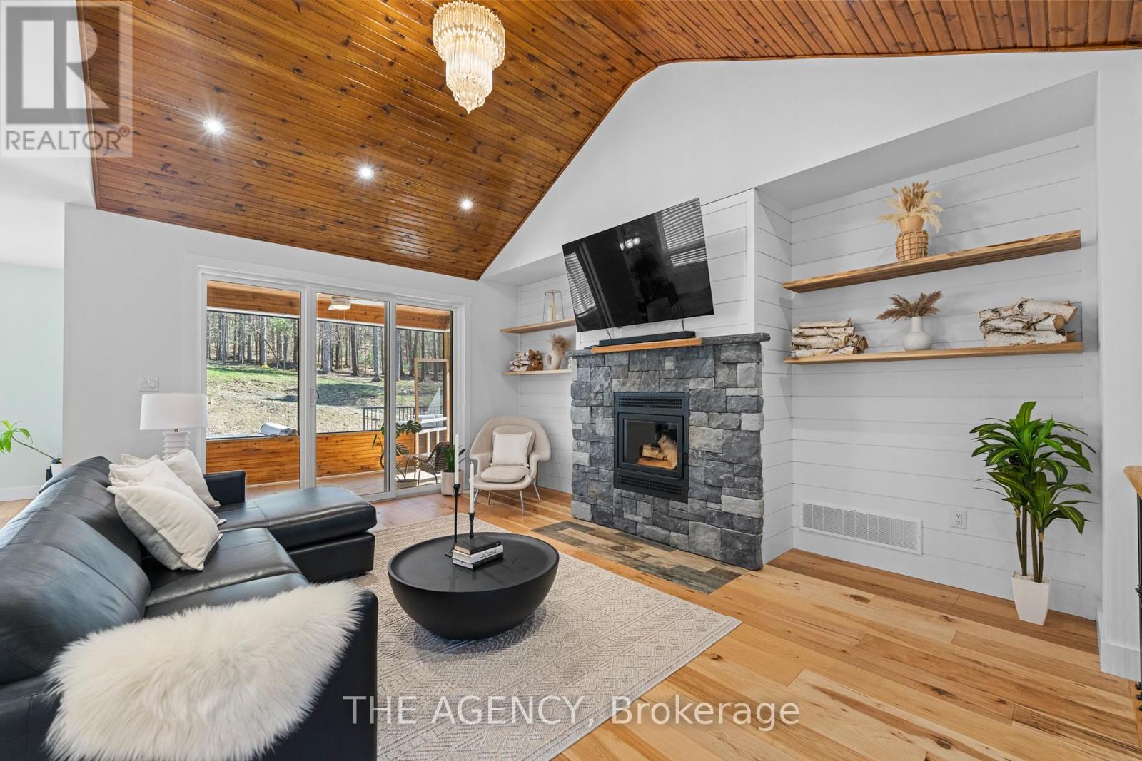 165 Bowyer Road, Huntsville, Ontario  P1H 2J4 - Photo 6 - X12149692