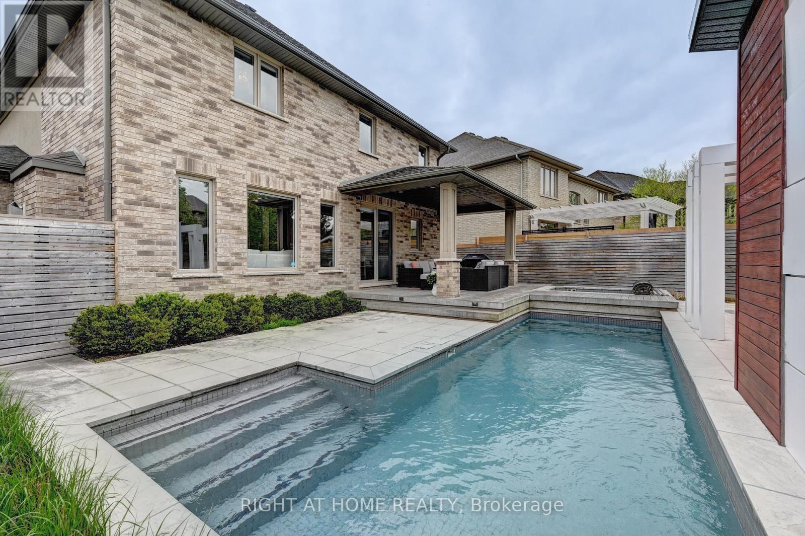 320 Deerfoot Trail, Waterloo, Ontario  N2K 0B4 - Photo 46 - X12149752