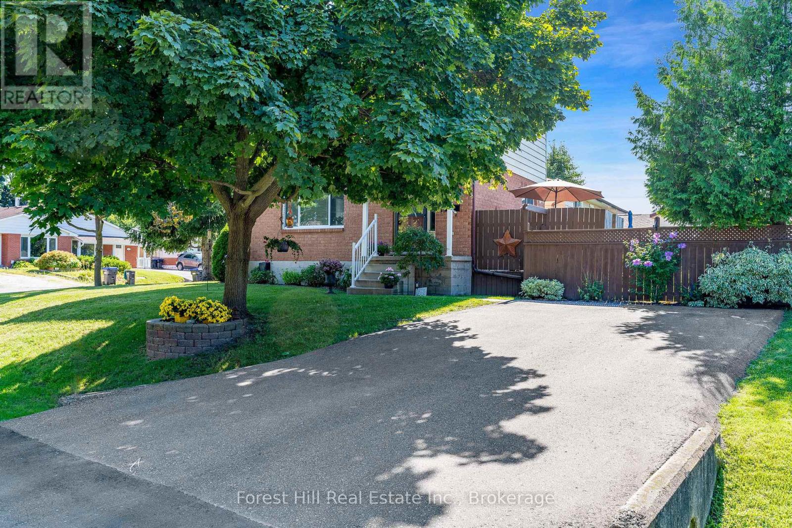 Property at 10 LESLIE DRIVE image 4