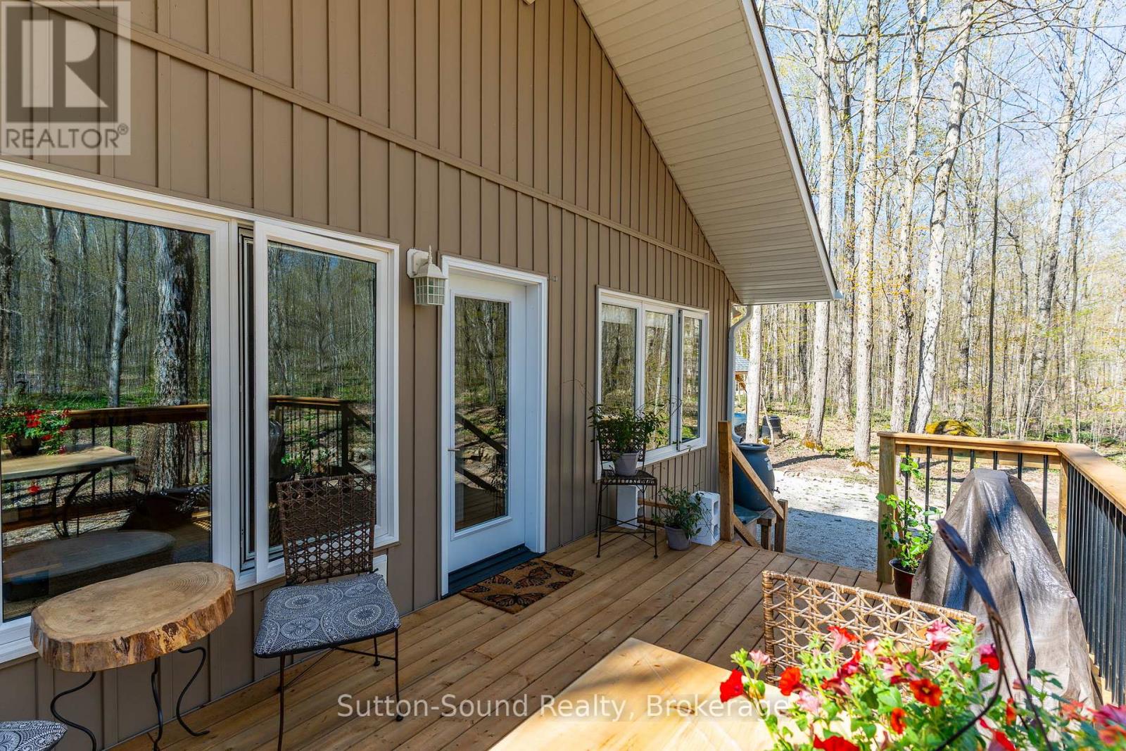 203 Francis Drive, Georgian Bluffs, Ontario  N0H 2K0 - Photo 23 - X12149881