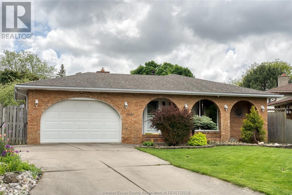 9944 Holly Crescent, Windsor, Ontario  N9V 2R8 - Photo 2 - 25012189