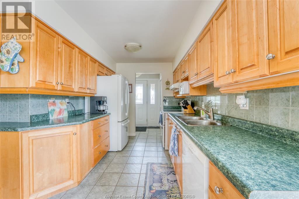 9944 Holly Crescent, Windsor, Ontario  N9V 2R8 - Photo 13 - 25012189