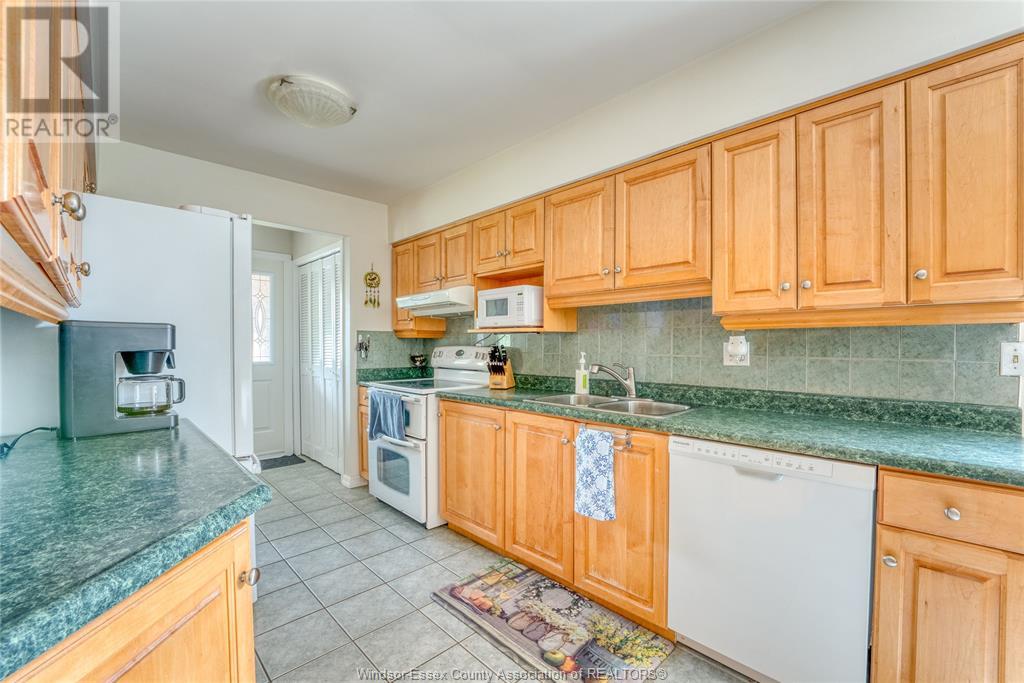 9944 Holly Crescent, Windsor, Ontario  N9V 2R8 - Photo 14 - 25012189