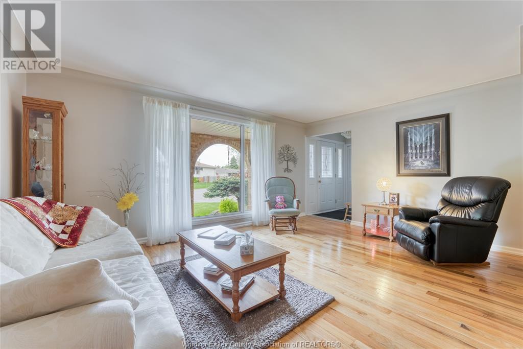 9944 Holly Crescent, Windsor, Ontario  N9V 2R8 - Photo 6 - 25012189