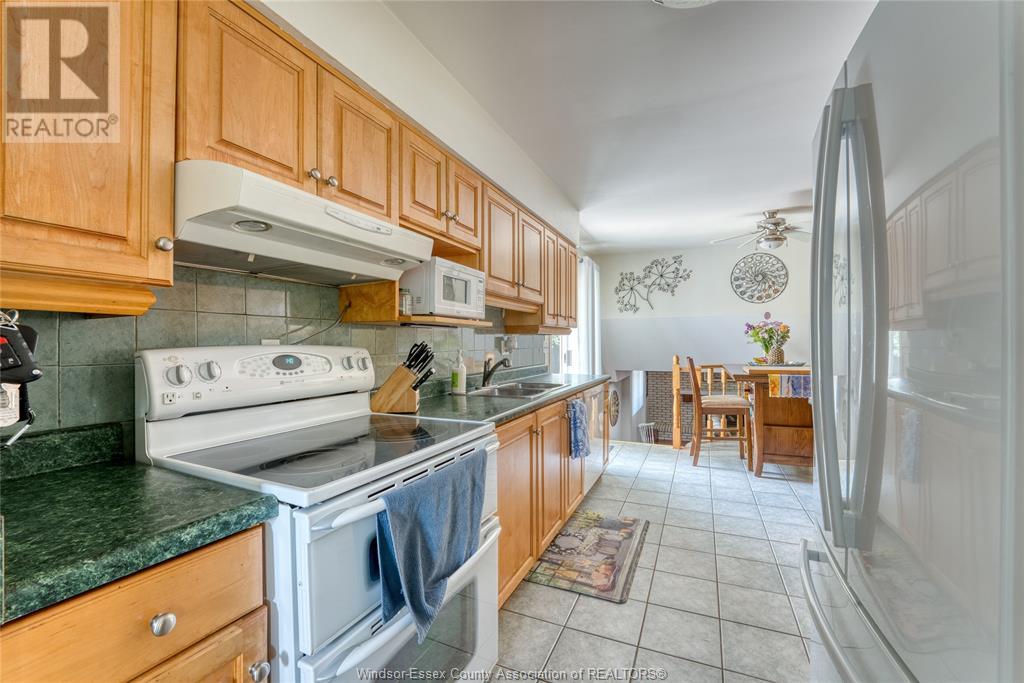9944 Holly Crescent, Windsor, Ontario  N9V 2R8 - Photo 12 - 25012189