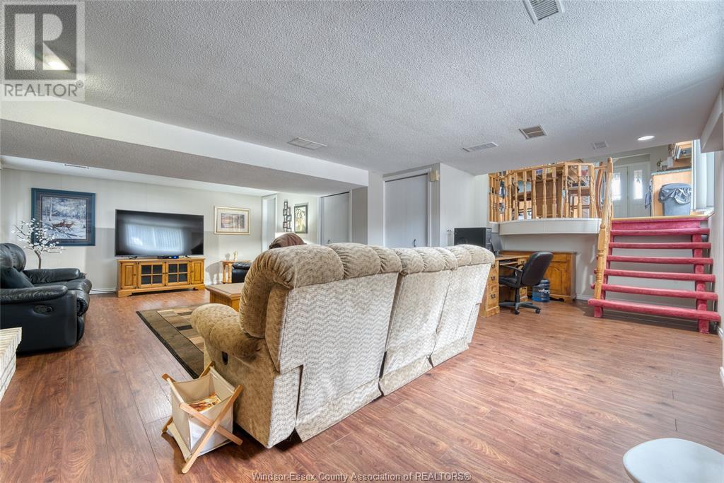 9944 Holly Crescent, Windsor, Ontario  N9V 2R8 - Photo 30 - 25012189