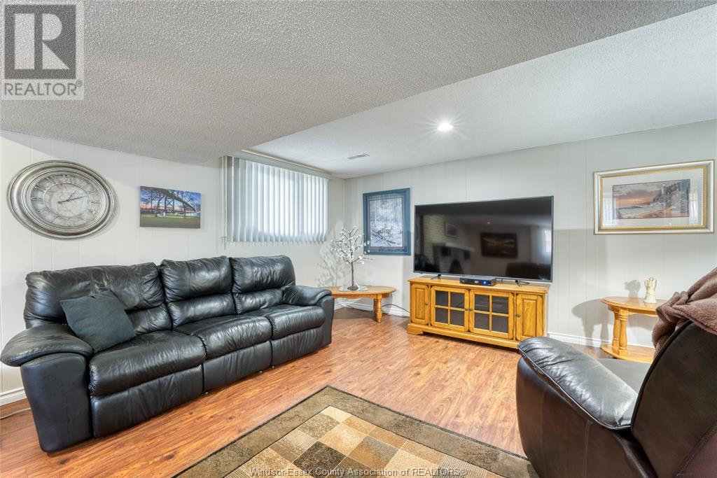 9944 Holly Crescent, Windsor, Ontario  N9V 2R8 - Photo 27 - 25012189