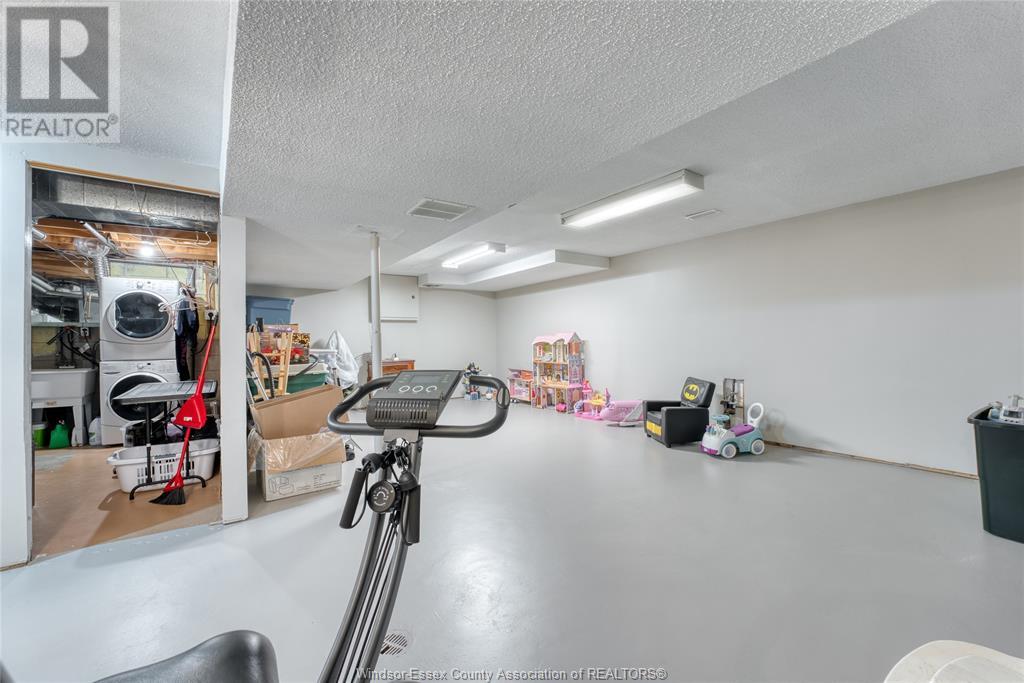 9944 Holly Crescent, Windsor, Ontario  N9V 2R8 - Photo 34 - 25012189