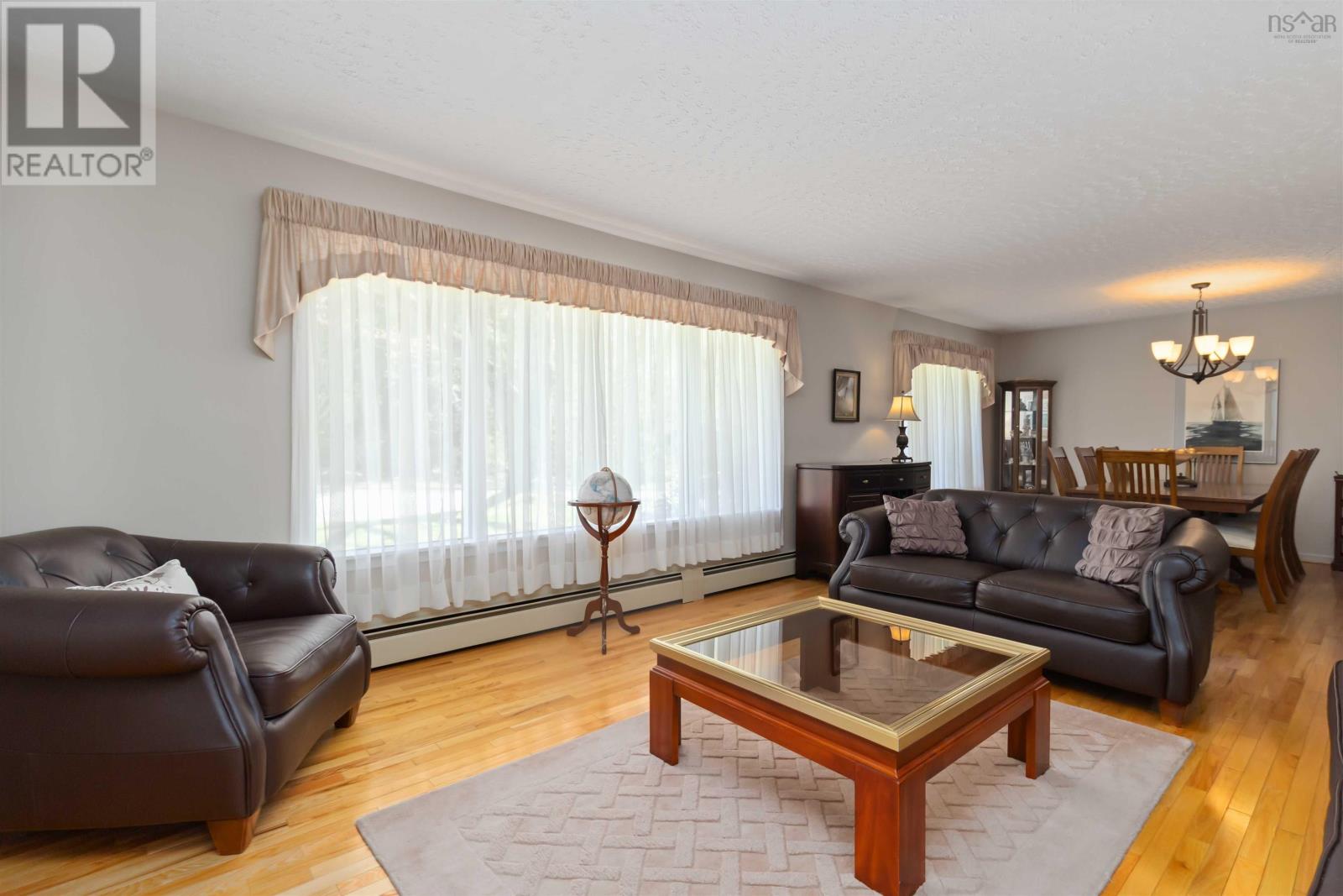 108 Crescent Street, Bridgewater, Nova Scotia  B4V 2C7 - Photo 6 - 202511059