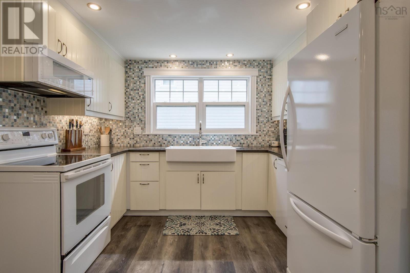 240 High Street, Bedford, Nova Scotia  B4A 1M6 - Photo 9 - 202511067