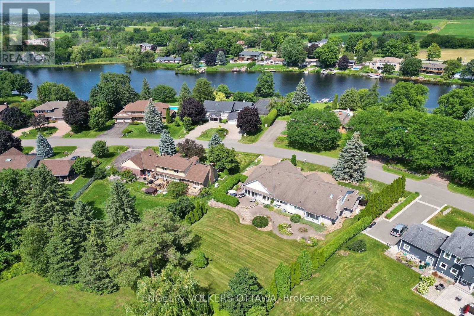 5544 South Island Park Drive, Ottawa, Ontario  K4M 1J2 - Photo 2 - X12149825