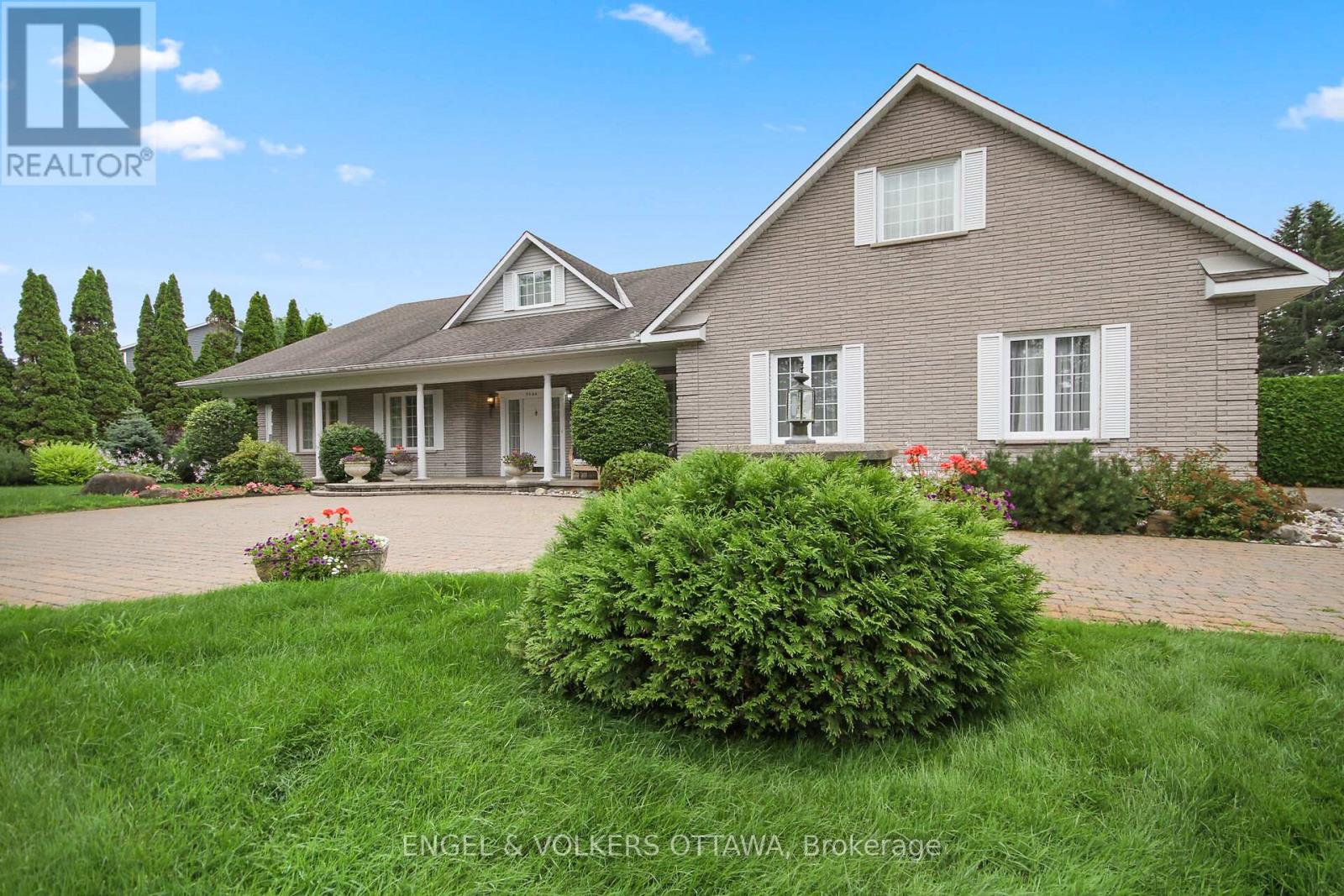 5544 South Island Park Drive, Ottawa, Ontario  K4M 1J2 - Photo 5 - X12149825