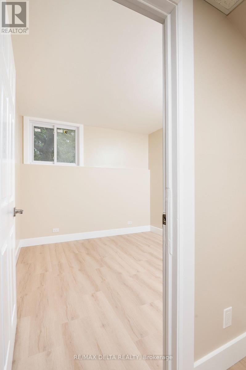 981 Lola Street, Ottawa, Ontario  K1K 3P4 - Photo 10 - X12121016