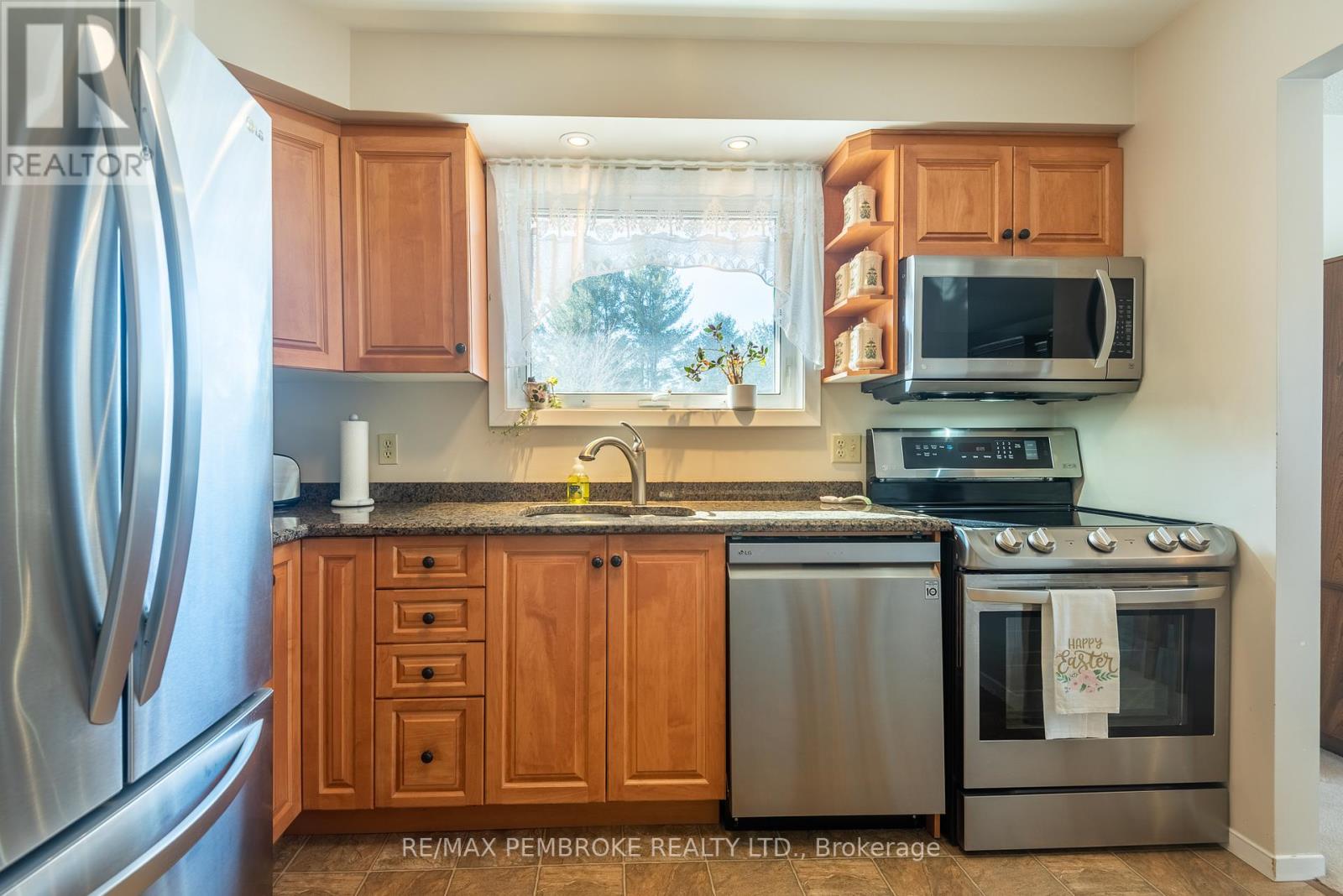 239 Murphy Road, Petawawa, Ontario  K8H 1W5 - Photo 13 - X12078103