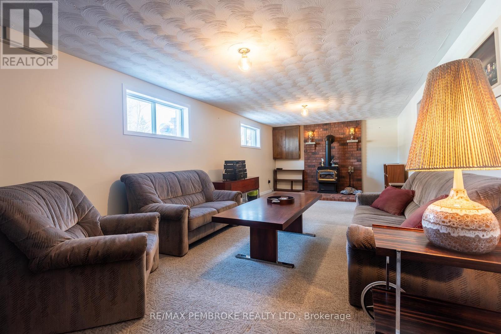 239 Murphy Road, Petawawa, Ontario  K8H 1W5 - Photo 29 - X12078103