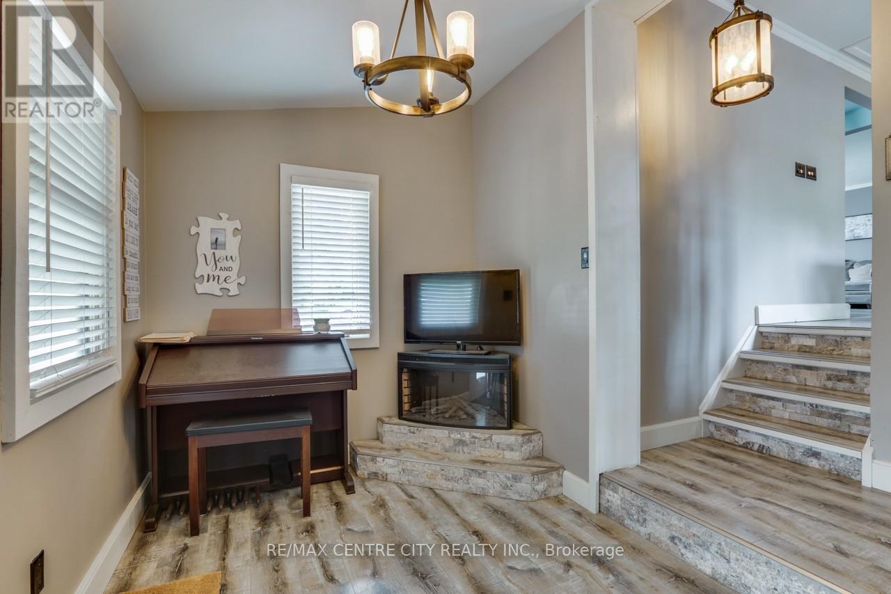 22 Charles Street, Thames Centre, Ontario  N0L 1G2 - Photo 16 - X12149762
