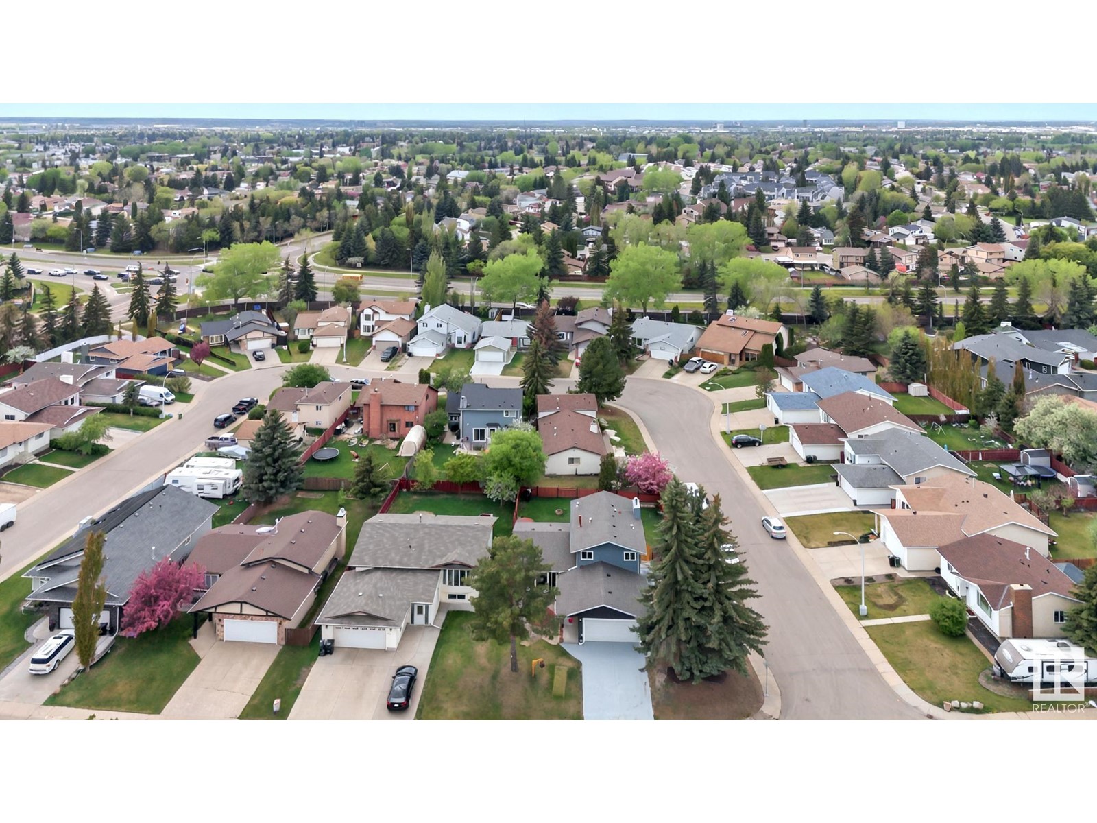 Property at 3824 47 ST NW image 4