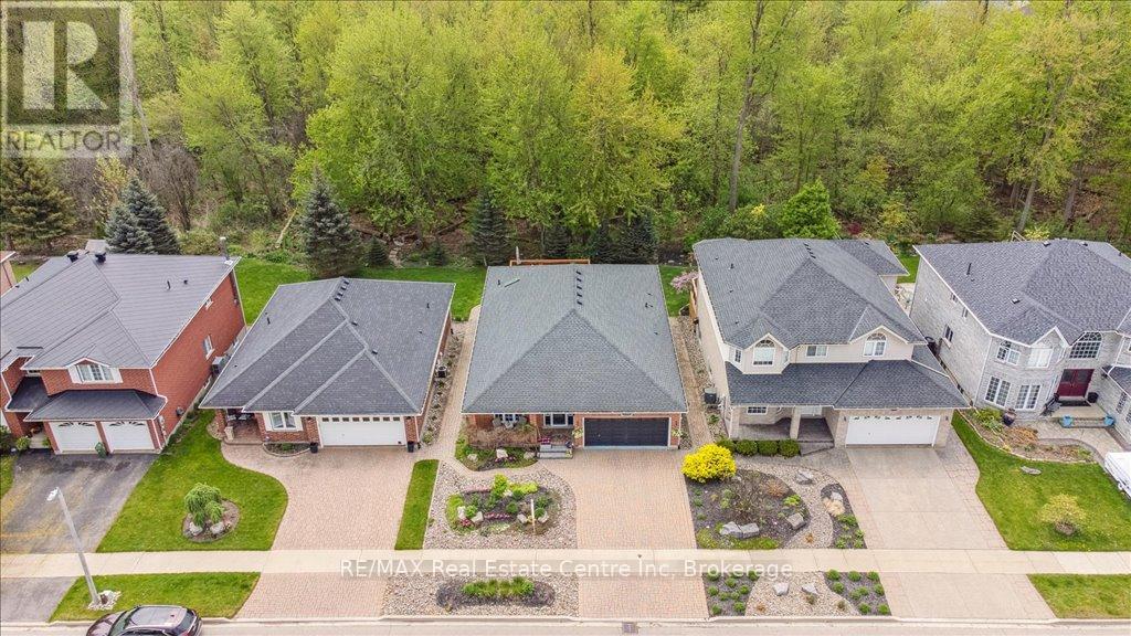 758 Willow Road, Guelph, Ontario  N1K 1Z2 - Photo 4 - X12149995
