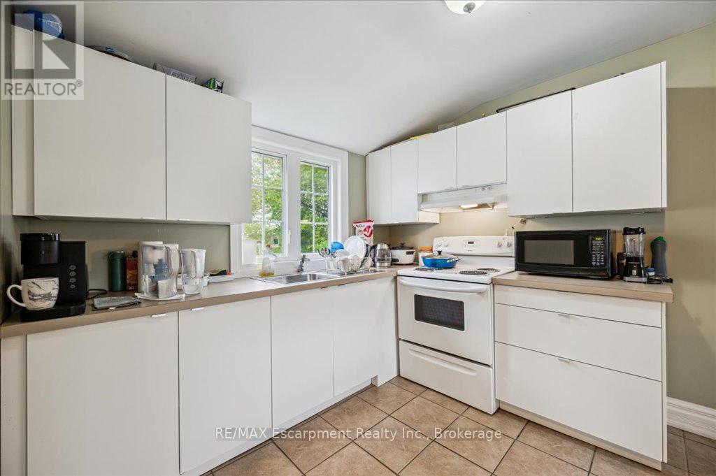 152 York Street, St. Catharines (Downtown), Ontario  L2R 6E7 - Photo 24 - X12149918