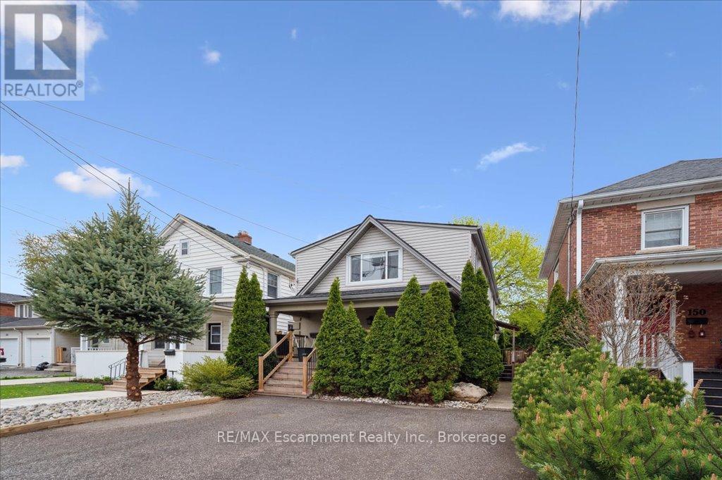 152 York Street, St. Catharines, Ontario  L2R 6E7 - Photo 3 - X12149918