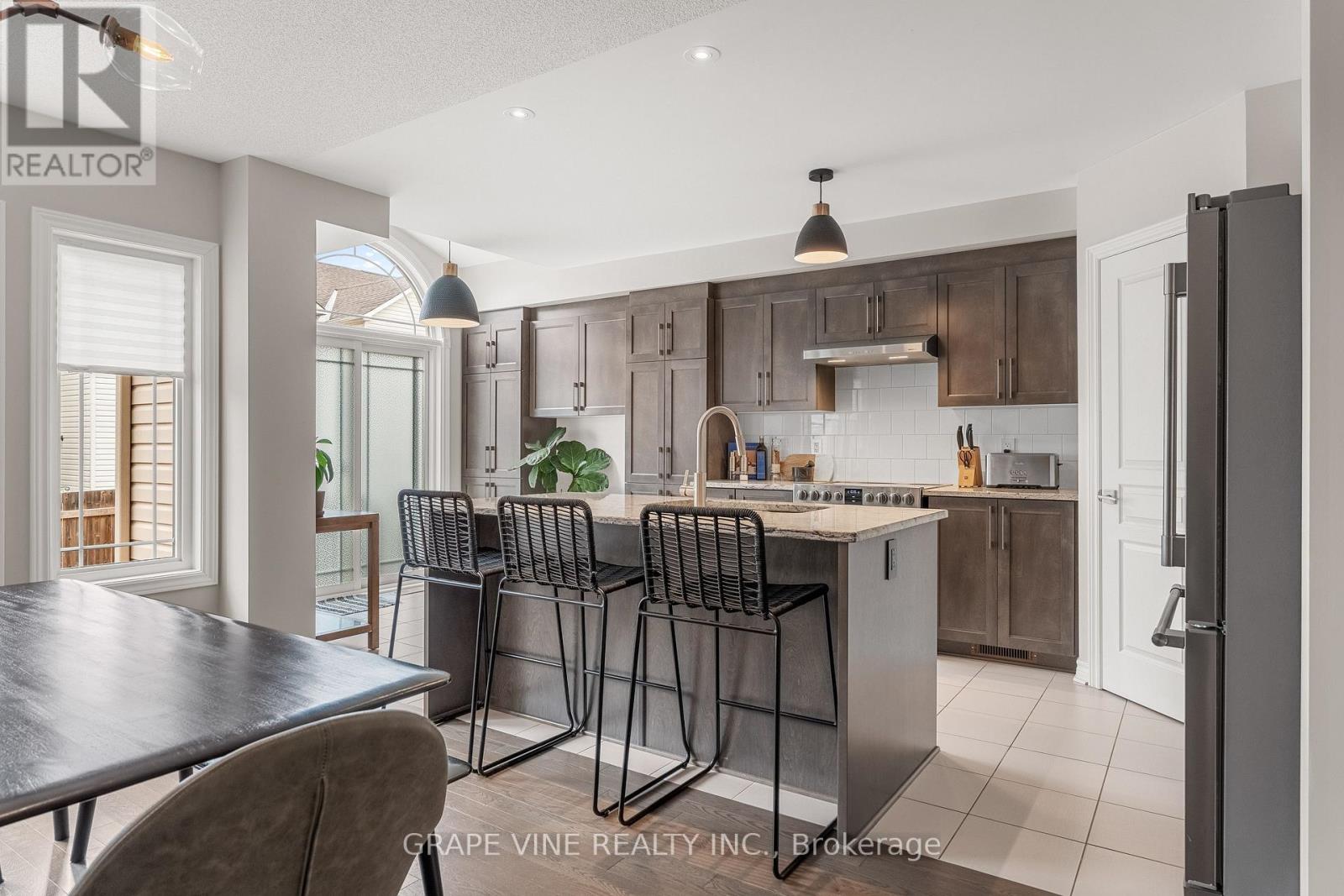 568 Voie Du Pin Rouge Way, Ottawa, Ontario  K1W 0C4 - Photo 11 - X12150024