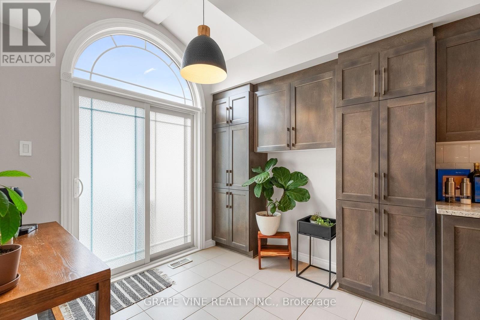 568 Voie Du Pin Rouge Way, Ottawa, Ontario  K1W 0C4 - Photo 13 - X12150024