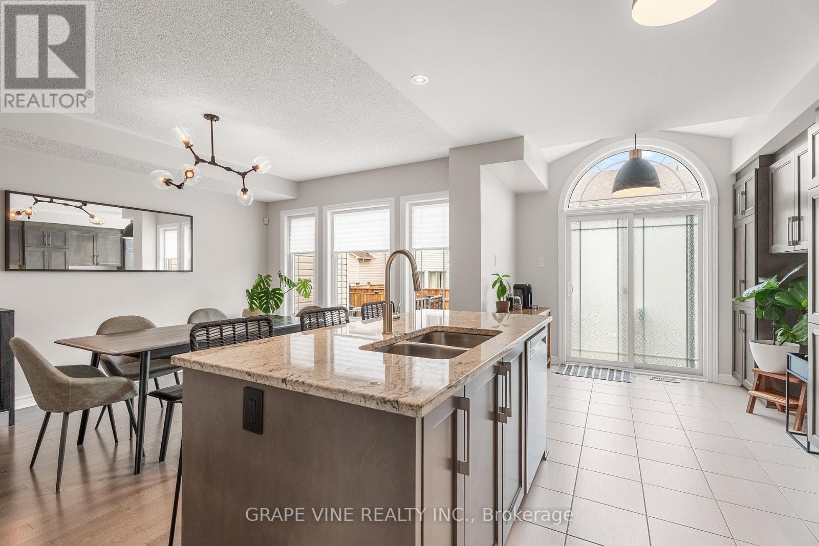 568 Voie Du Pin Rouge Way, Ottawa, Ontario  K1W 0C4 - Photo 14 - X12150024