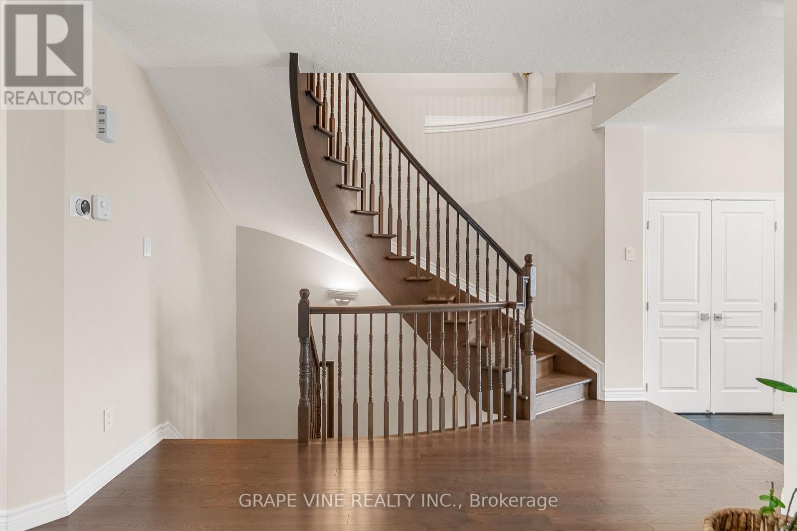 568 Voie Du Pin Rouge Way, Ottawa, Ontario  K1W 0C4 - Photo 17 - X12150024