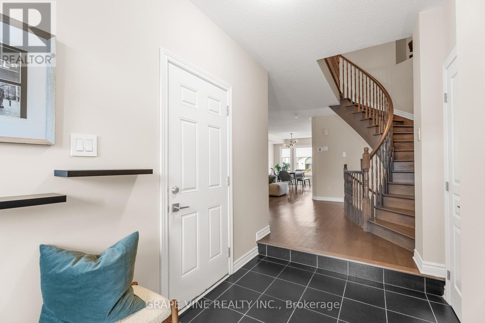 Property at 568 VOIE DU PIN ROUGE WAY image 4